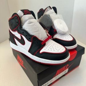 Boys Air Jordan 1 Retro High OG Black Red White NEW IN BOX B12/11
